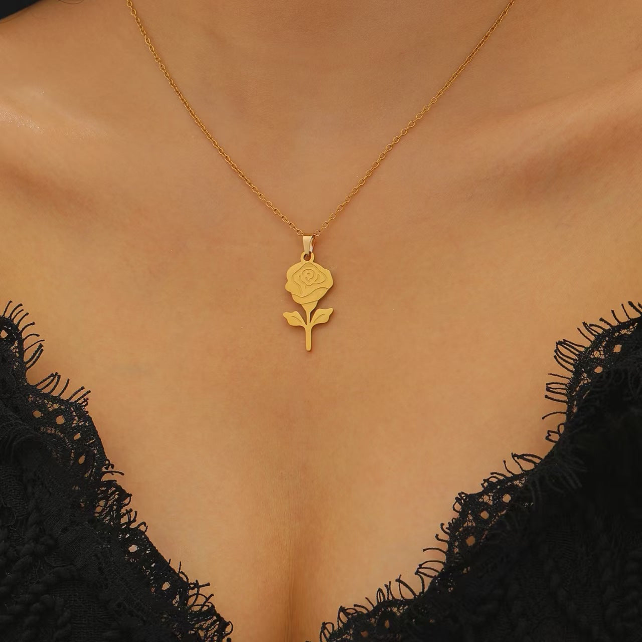 Wholesale Elegant Rose 3D Pendant Clavicle Necklace